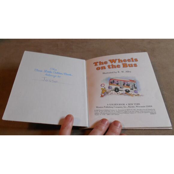 First Little Golden Book The Wheels on the Bus  by R.W. Alley 1992 - Picture 4 of 7